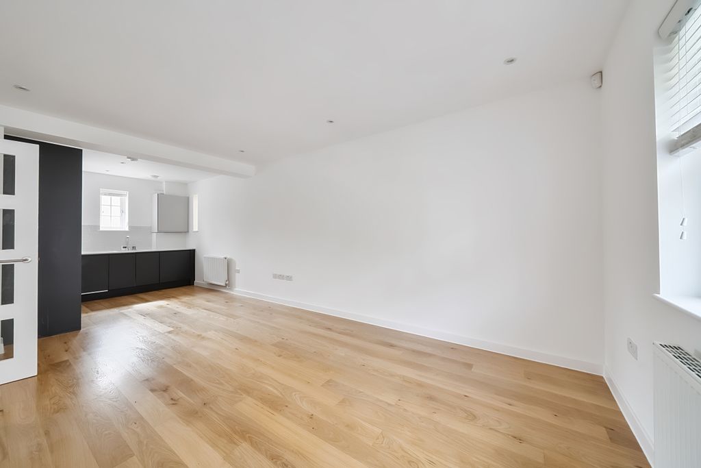Property photo 2 of 15 1330891-8-6883Ace...