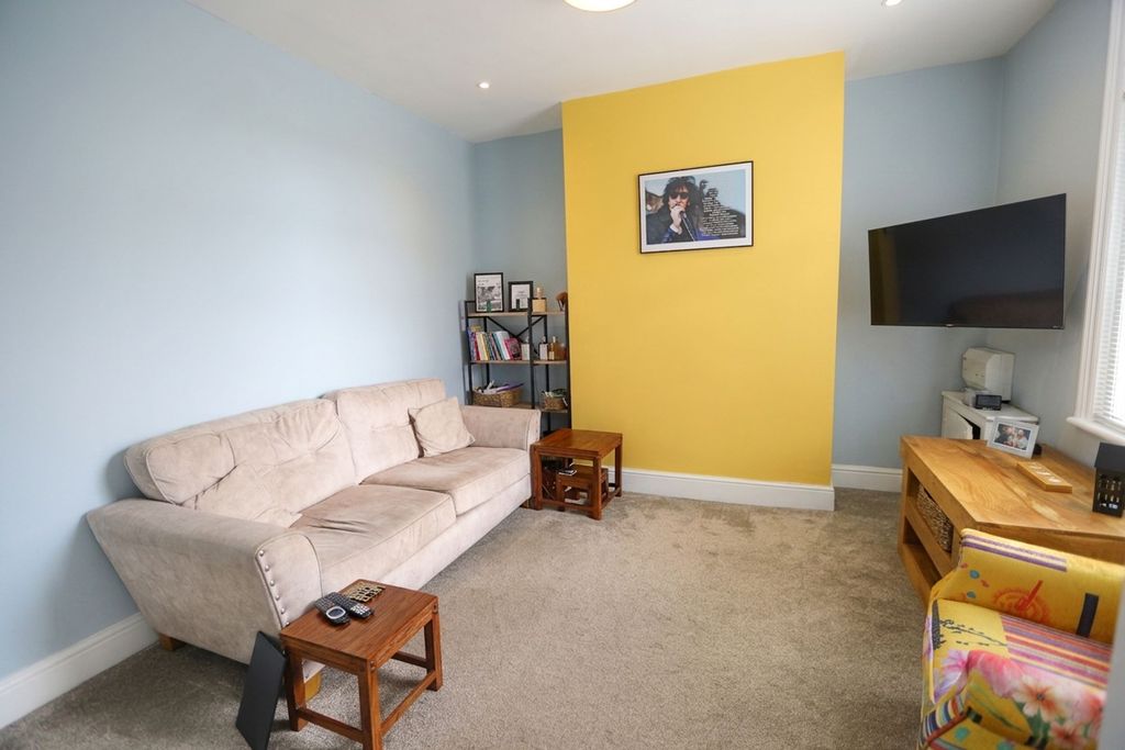 Property photo 3 of 20