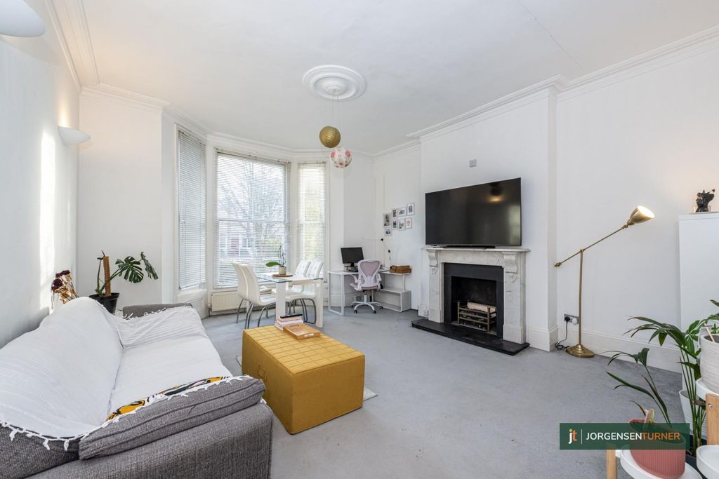 Property photo 2 of 10 Devonport Road 19B-001 Lr - Jt.Jpg