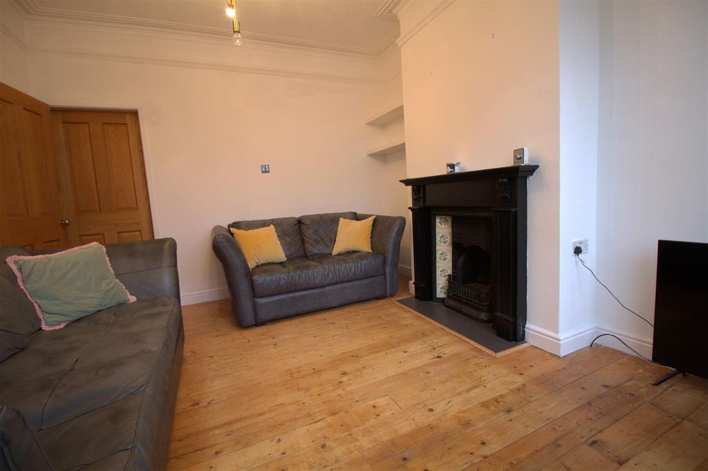 Property photo 3 of 19 Lounge.Jpg