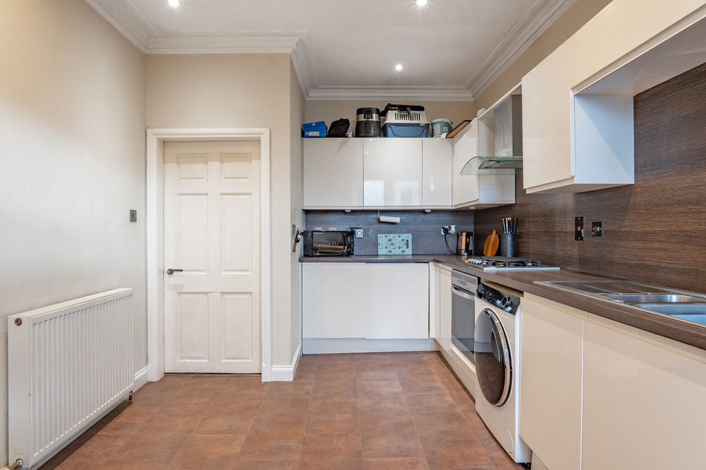 Property photo 3 of 32