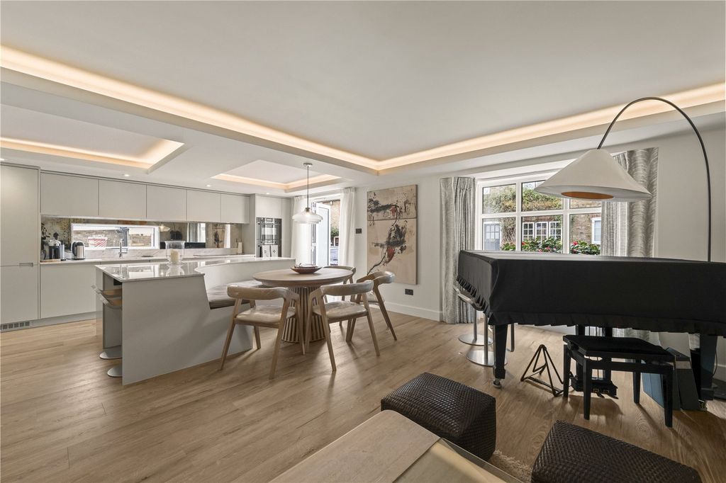 Property photo 2 of 16 Kitchen/Reception