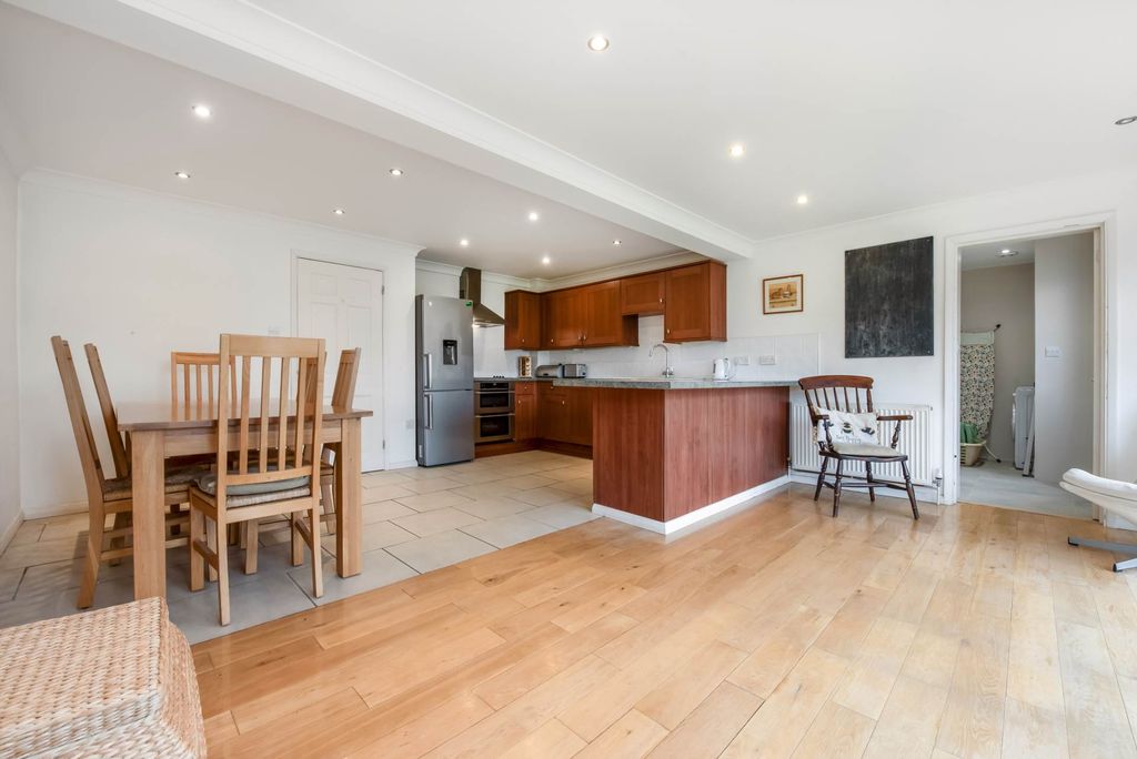 Property photo 2 of 21