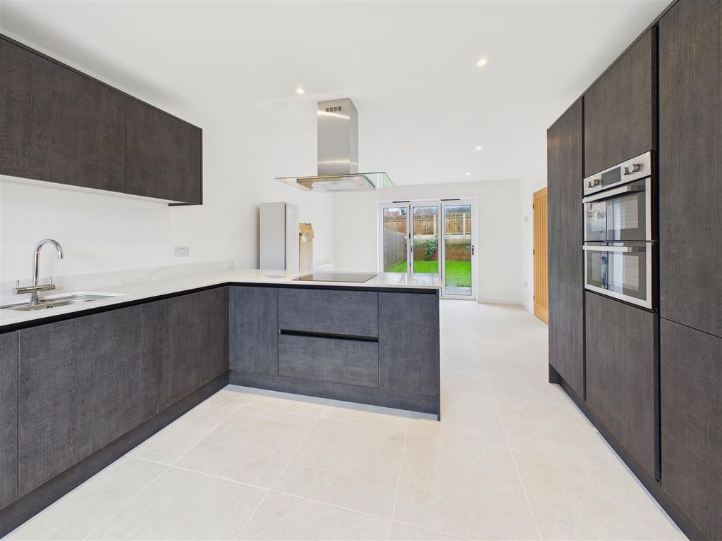 Property photo 2 of 9 Living Kitchen