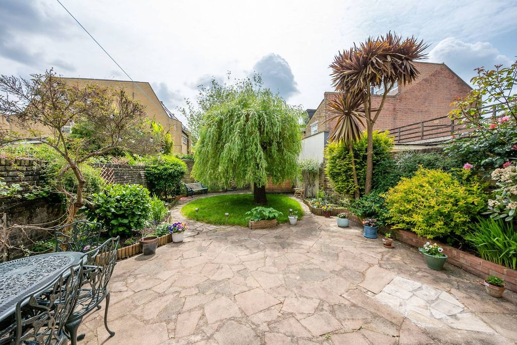 Property photo 1 of 18