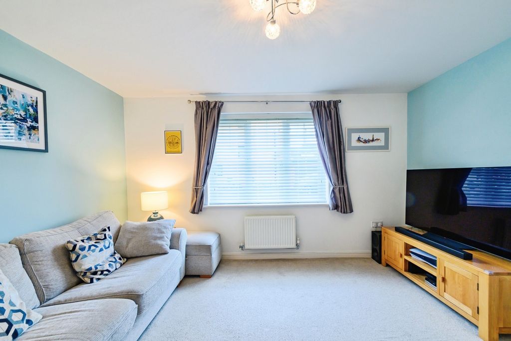 Property photo 2 of 17 Photo