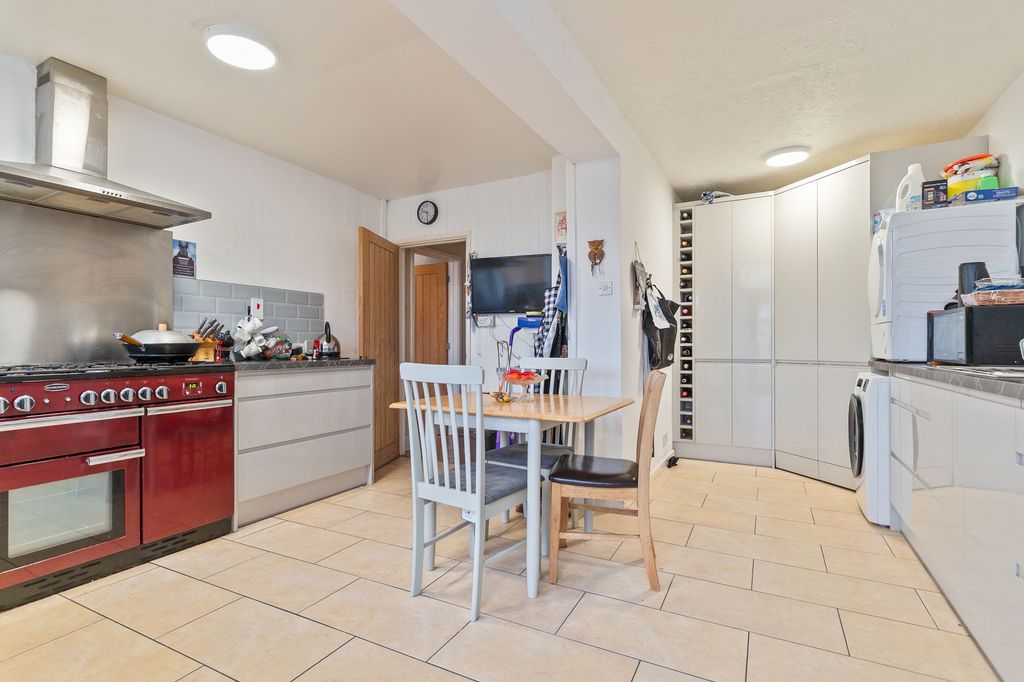 Property photo 2 of 23