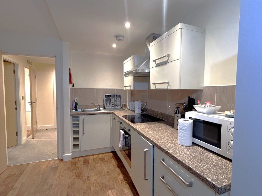 Property photo 3 of 11 Kitchen