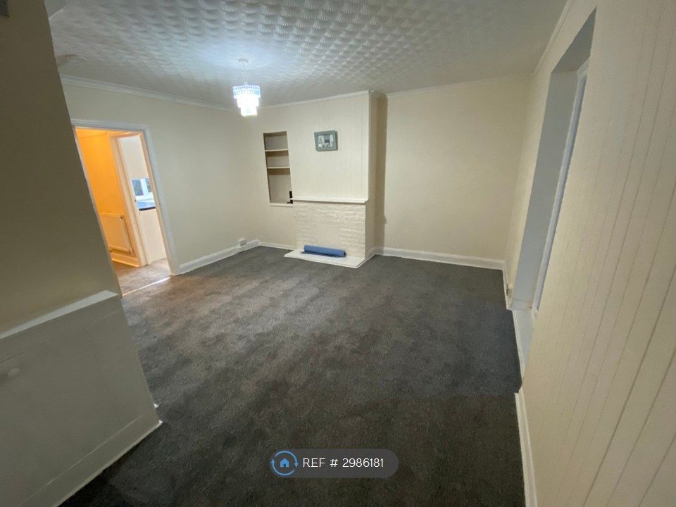 Property photo 3 of 15 Lounge