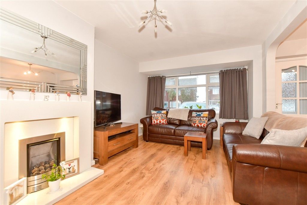 Property photo 3 of 13 Lounge