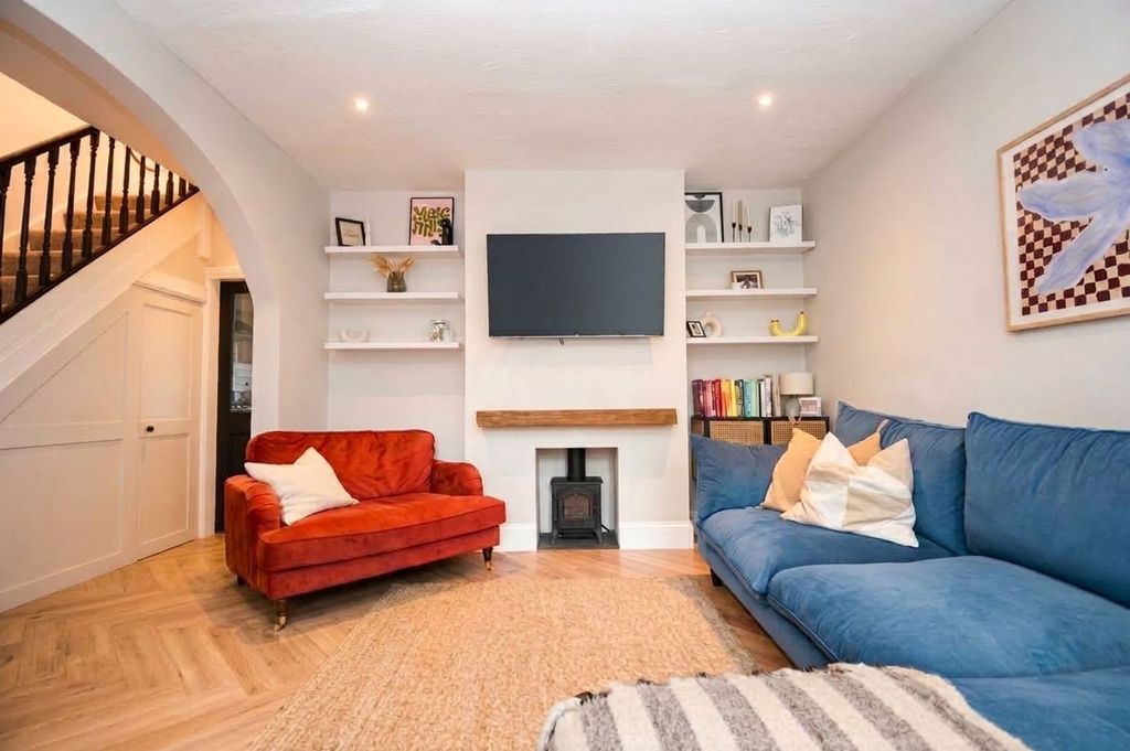 Property photo 2 of 16
