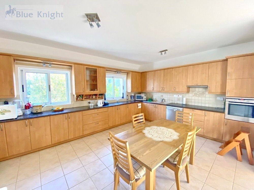 Property photo 3 of 27