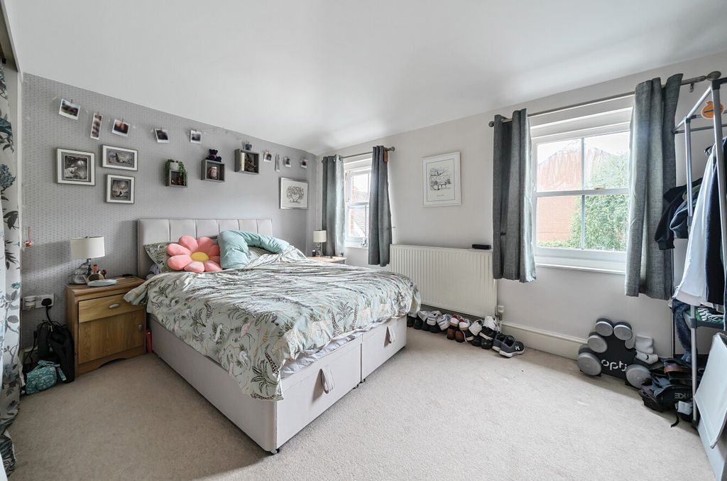 Property photo 3 of 11 1303444-4-683Efa1...