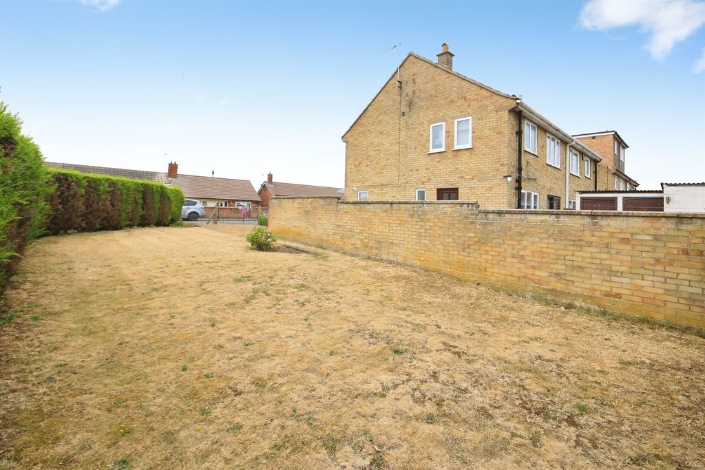 Property photo 2 of 20