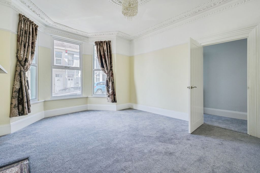 Property photo 2 of 17 Photo