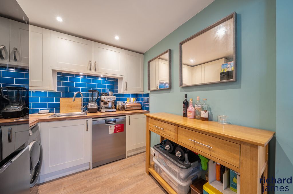 Property photo 3 of 12 0Aed1F89961E4E689d42Db6Bc4167c37