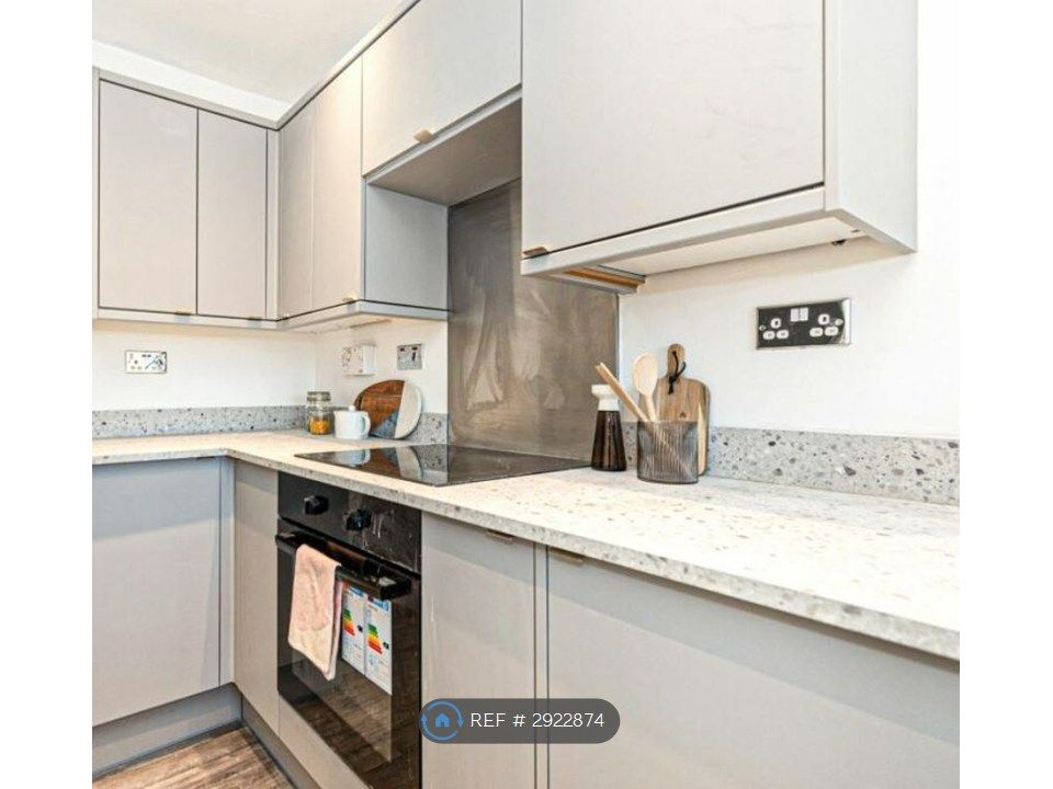 Property photo 2 of 11 Kitchen
