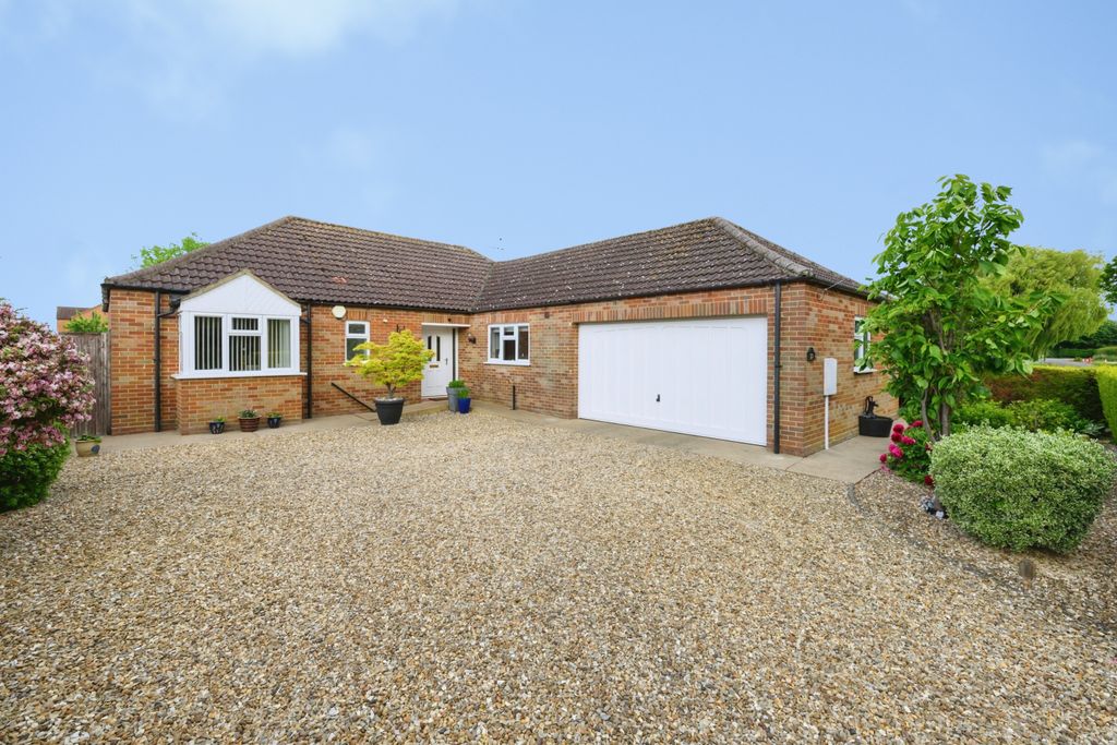 Property photo 1 of 20 James23Suttonstspaldingpe120Jg-17