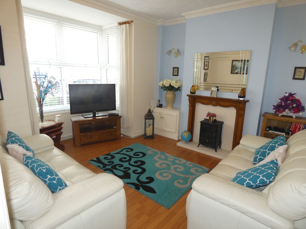 Property photo 2 of 13 Front Lounge