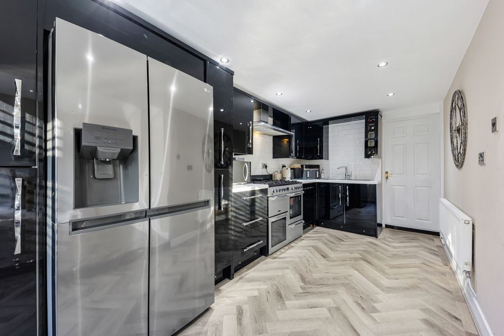 Property photo 3 of 29