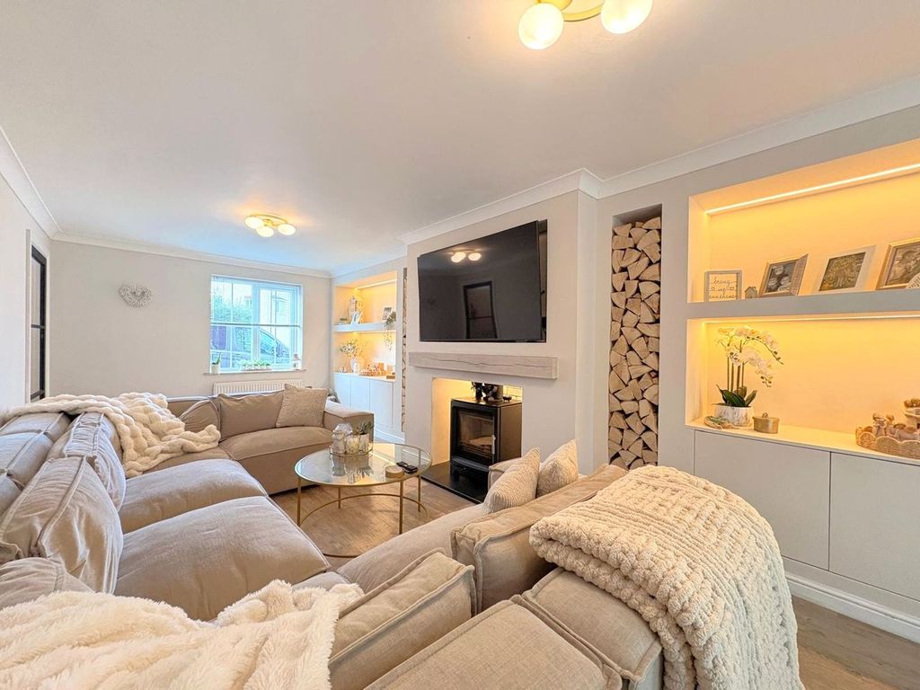Property photo 2 of 32