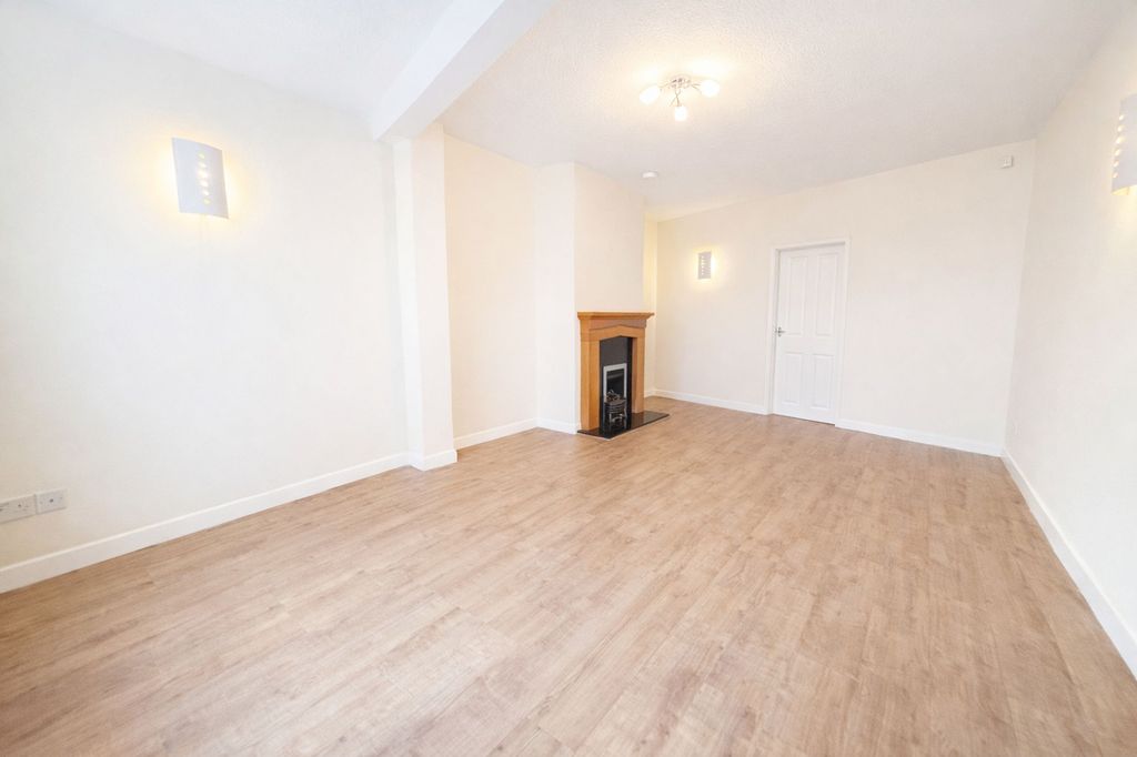 Property photo 2 of 9 Lounge