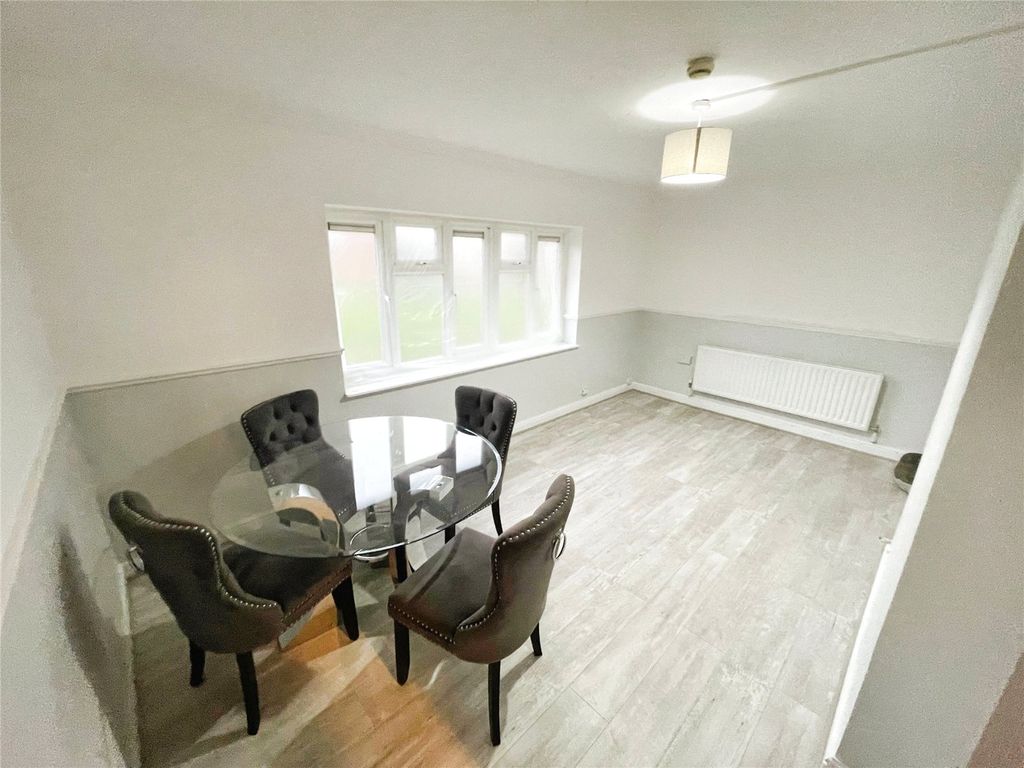 Property photo 3 of 6 Living Room