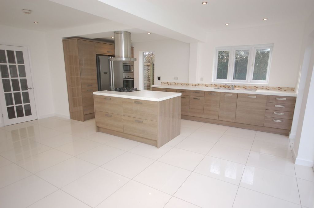 Property photo 2 of 12 Kitchen