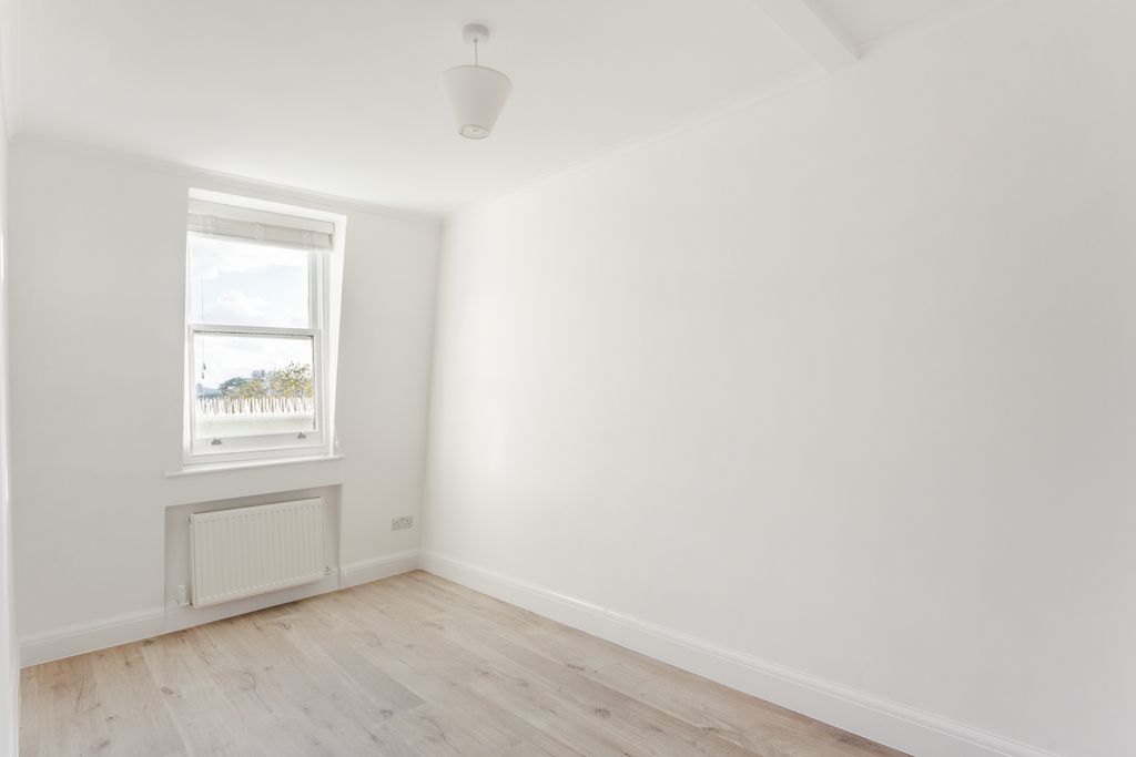 Property photo 3 of 6 Cambridge Gardens