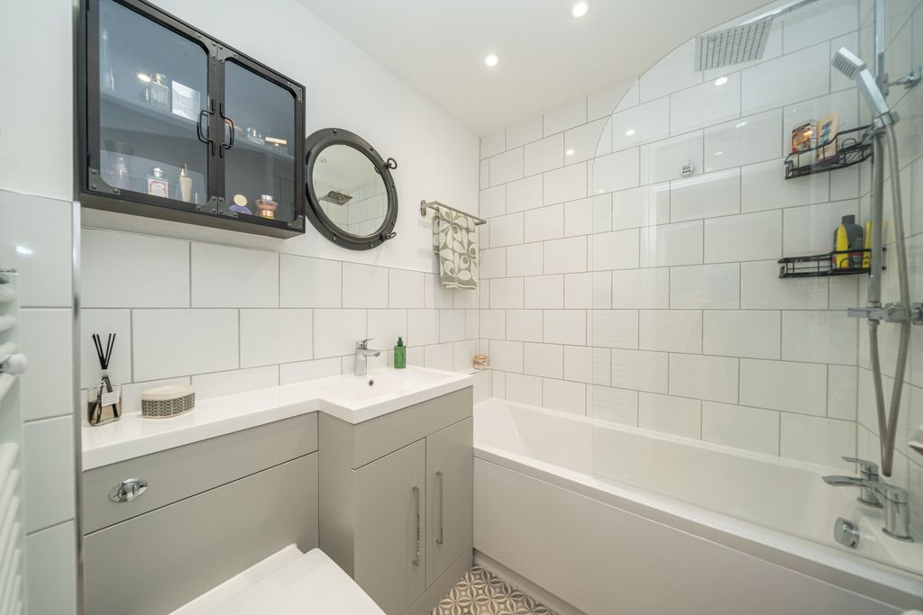 Property photo 3 of 16 6-Britstock-1003