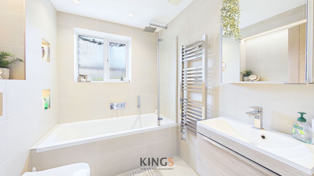 Property photo 3 of 21 Bathroom