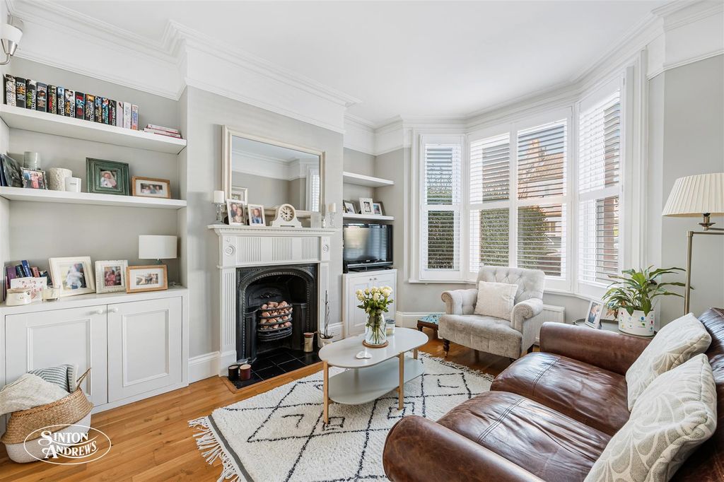 Property photo 2 of 15 35 Cranmer Avenue-2.Jpg