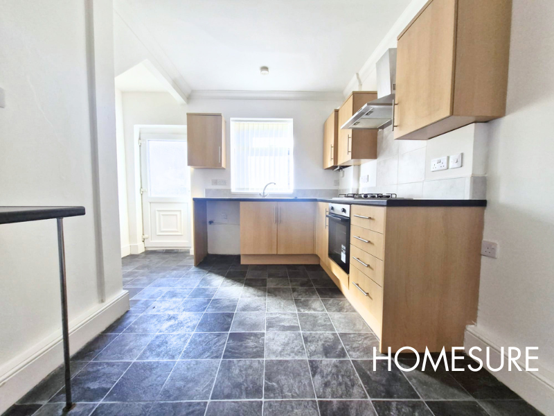 Property photo 3 of 9 Kitchen