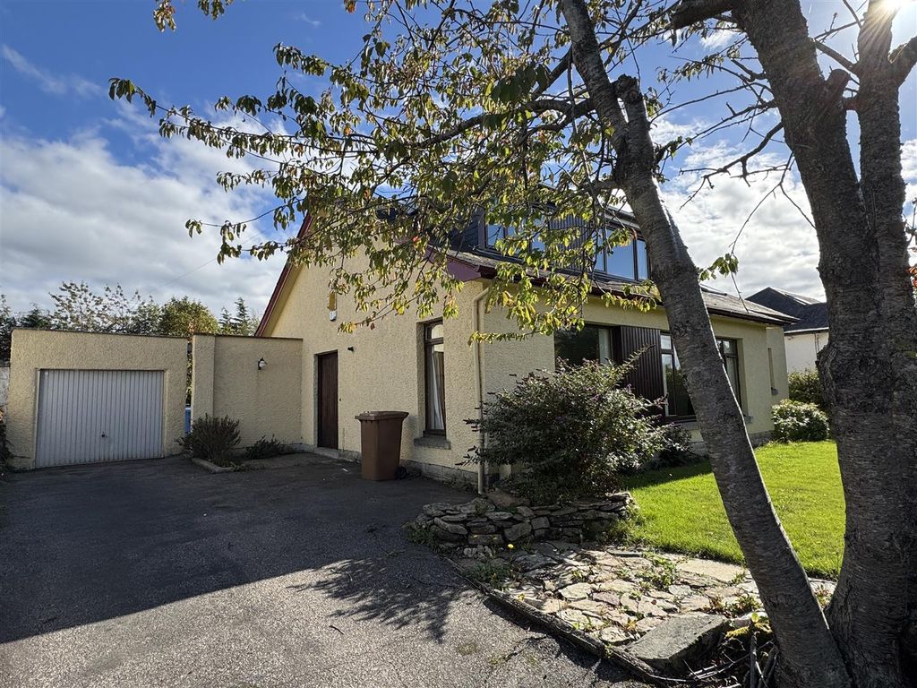 Property photo 3 of 17 House With Garage.Jpg