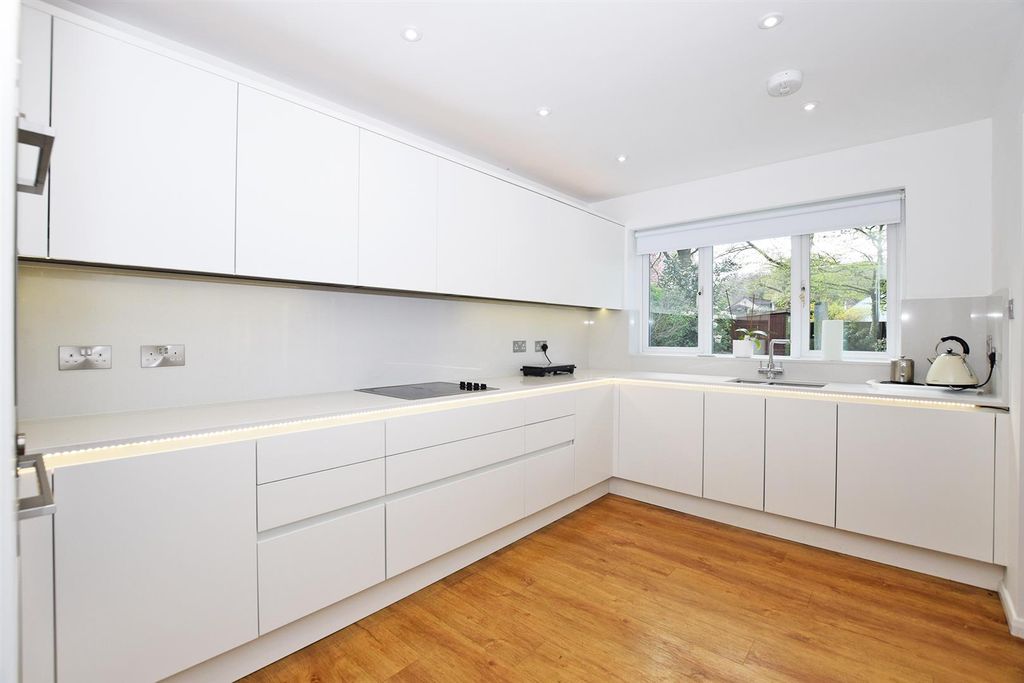 Property photo 3 of 16 Kitchen