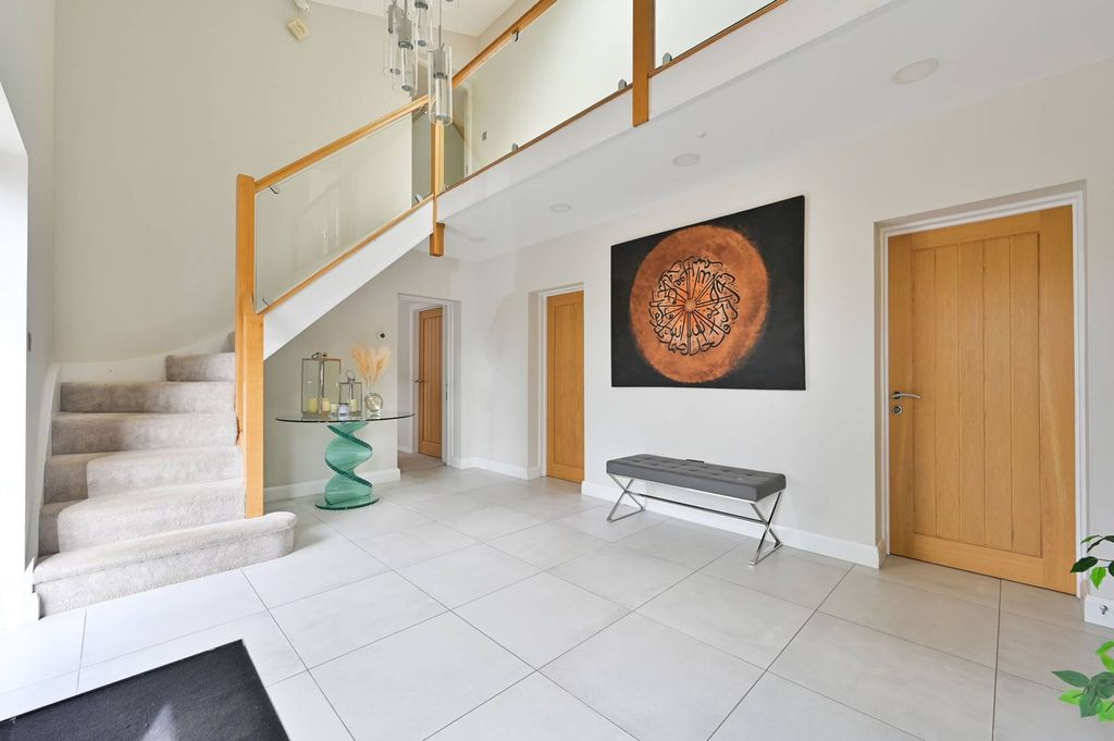 Property photo 2 of 40