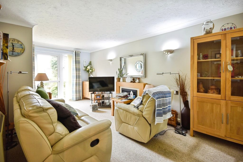 Property photo 3 of 10 Lounge