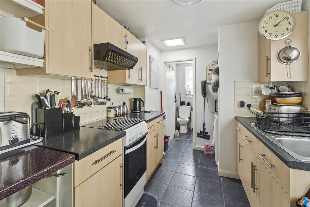 Property photo 3 of 8 Kitchen.Jpg