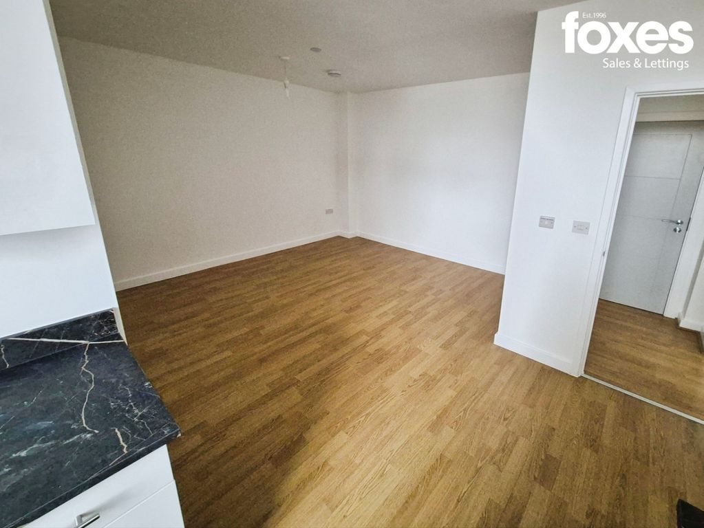 Property photo 3 of 12 4875852