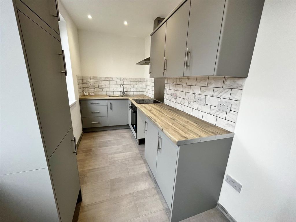 Property photo 2 of 7 Kitchen