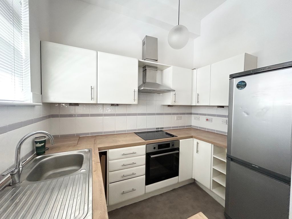 Property photo 2 of 10 Kitchen