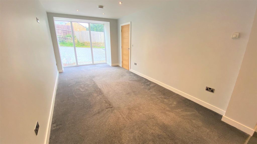 Property photo 3 of 12 4Pbw.Jpg