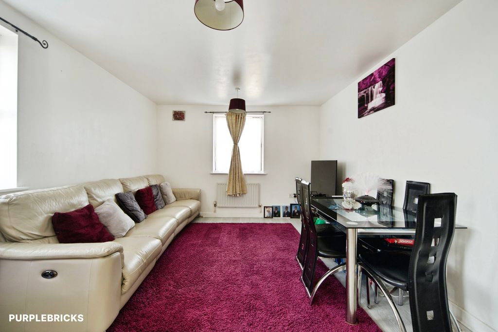 Property photo 1 of 14 Lounge