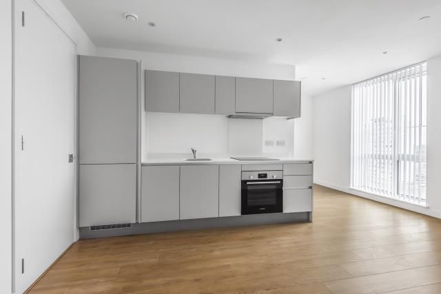 Property photo 3 of 11 Kitchen