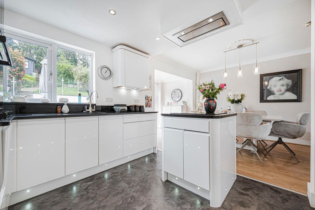 Property photo 2 of 28 Photo 17