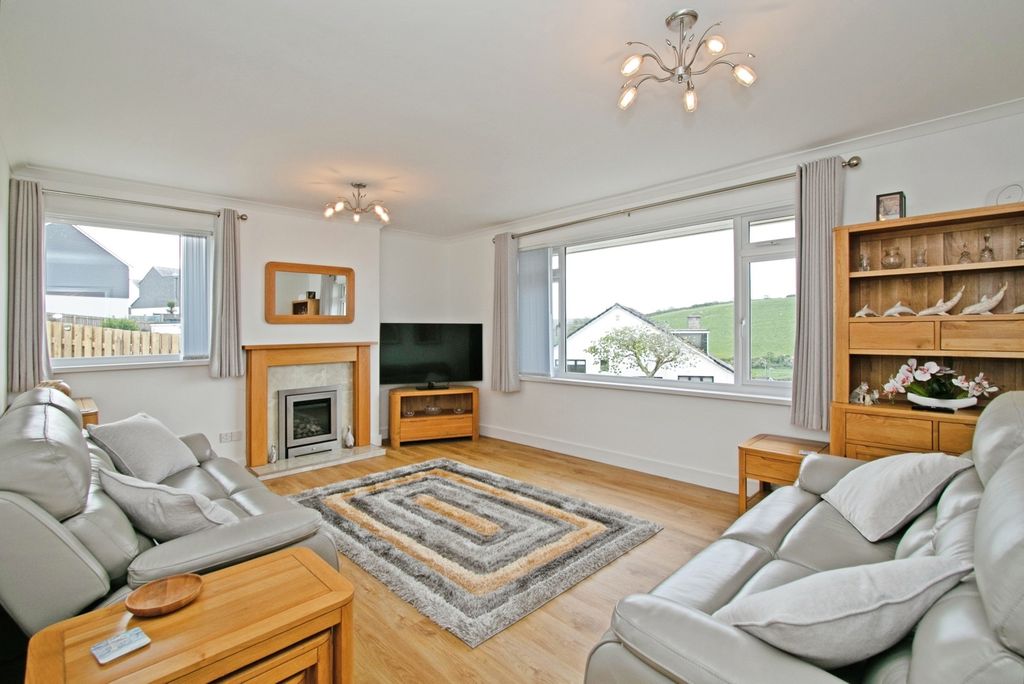 Property photo 3 of 47 Lounge