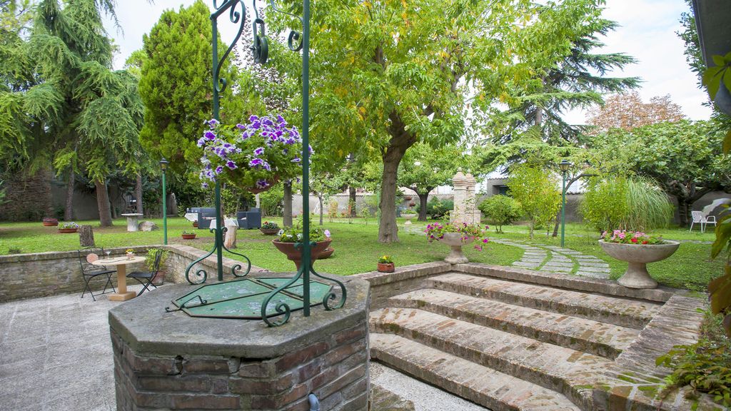 Property photo 1 of 40