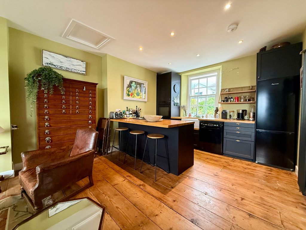 Property photo 2 of 49
