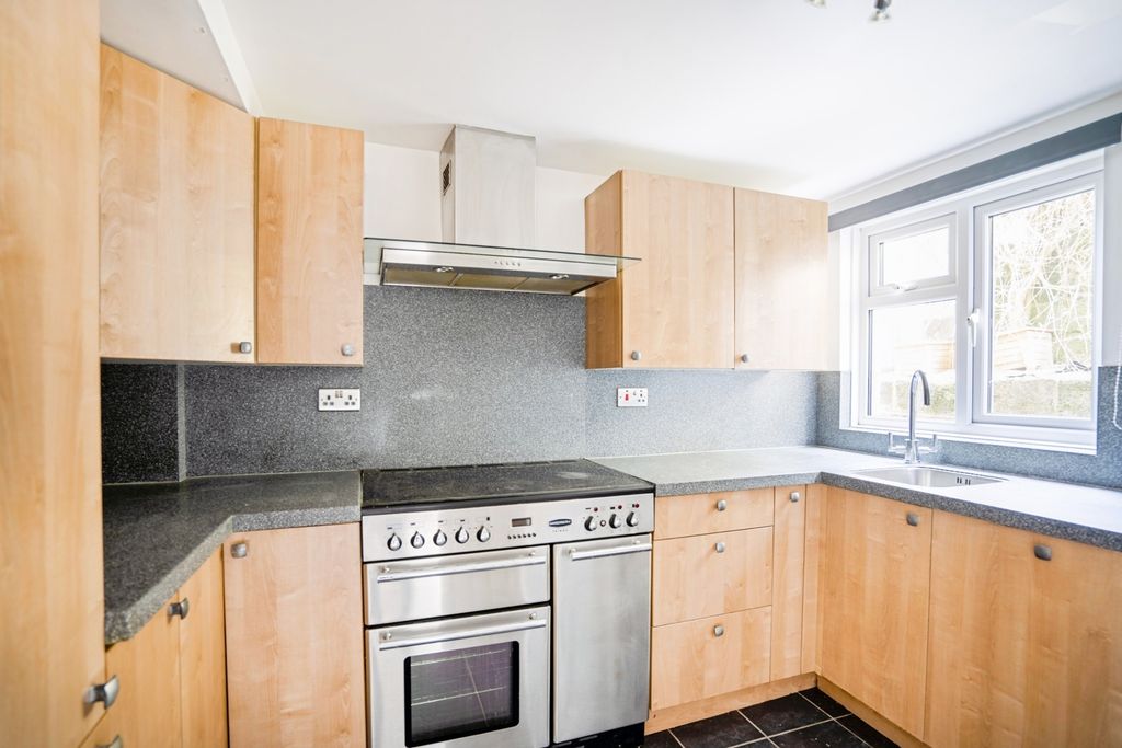 Property photo 2 of 20 Kitchen