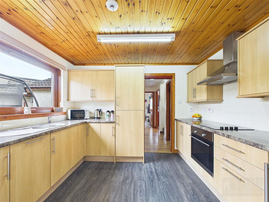 Property photo 2 of 32 Kitchen &amp; Dining Area